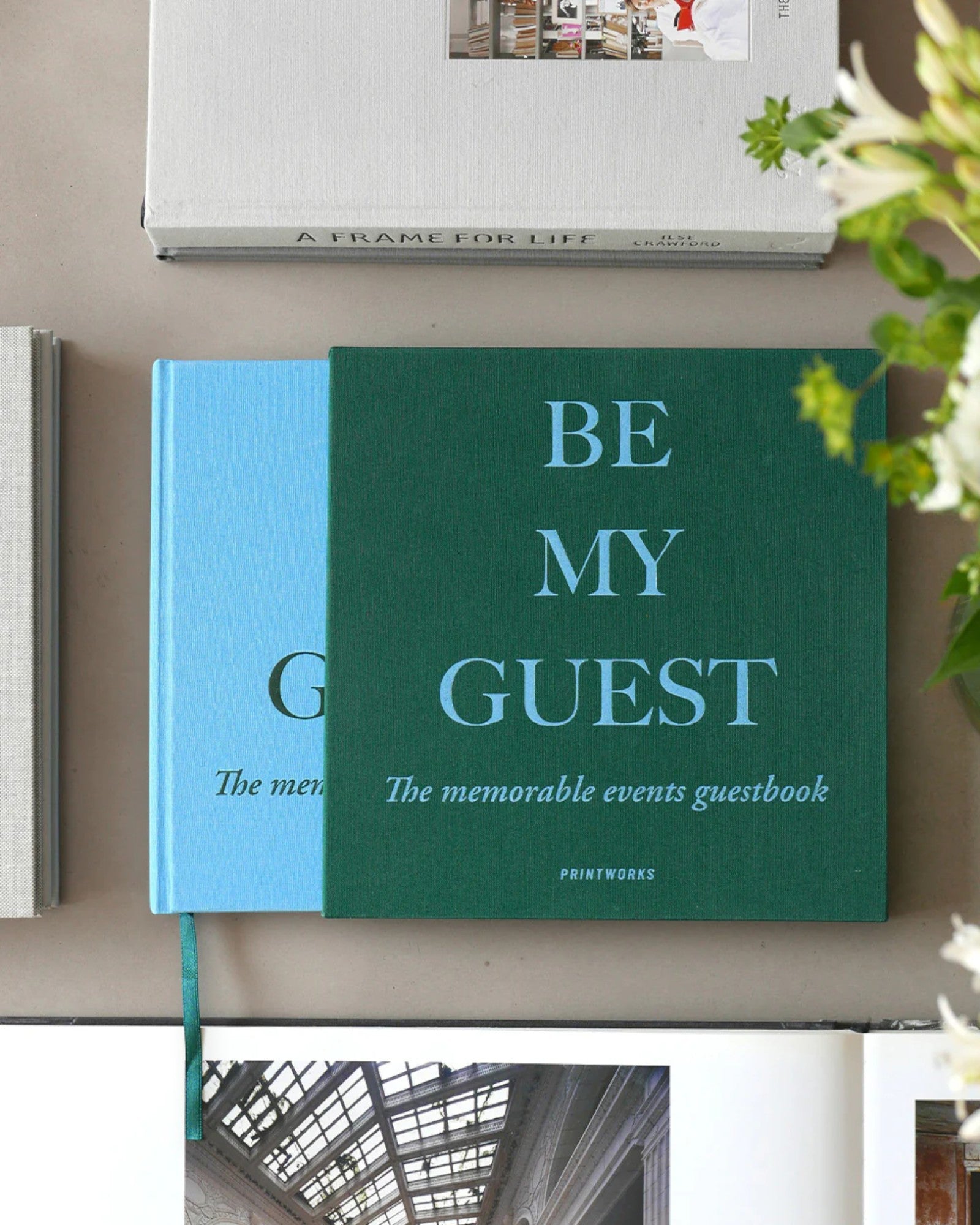 Livro "Be My Guest"
